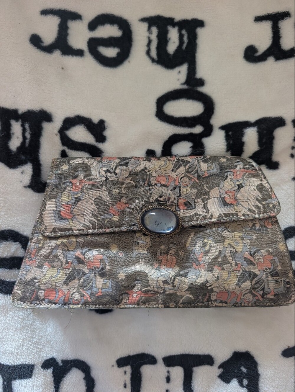 Vintage-Style Printed Clutch Wallet in Multicolor